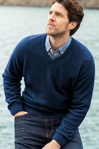 Jerseys Jumpers Sweaters: Noble Wilde - Oxford V Sweater in Merino Wool & Possum Fur in Maritime