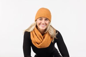 SCARVES: RIBBED LOOPED SCARF
