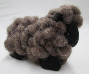 Misc: SMALL LOOPY WOOL SHEEP (BROWN)