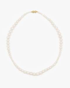 Christmas Gift Guide For Her: Pearl Necklace