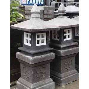 Rock Bird Bath: Oriental Lamp-Square