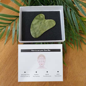 Face Roller And Gua Sha: Heart 'Gua-Sha' Plate - Serpentine