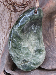 Hokitika River Jade Oyster Shell Pendant Woven Stone Jade