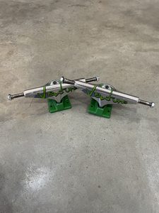 Products: Venture Truck 5.2lo 92 Full Bleed Team Edition