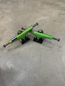 Thunder Truck 147 Metallic Script Hollow Lights Green