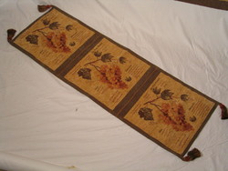 Grapes: Table runner