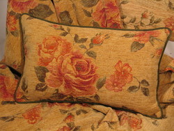 Rosa: Breakfast Lumbar