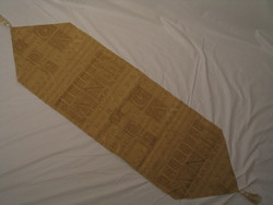 Script: Table runner