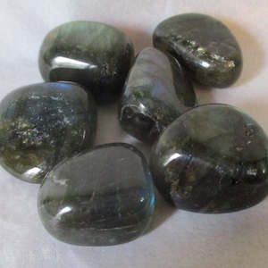 Tumbled A M: Labradorite 8-11gm