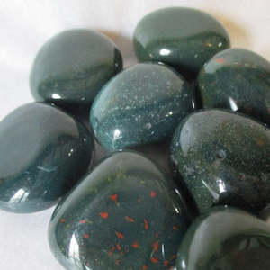 Tumbled A M: Bloodstone 9-10gm