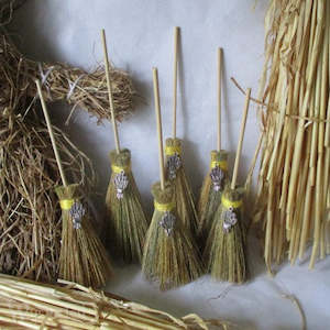 Lammas: Teeny Lammas Broom