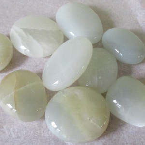 Crystals And Gemstones: Moonstone 7-9gm
