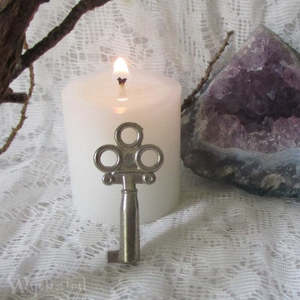 Past Life Collectibles: Witches Mini Charm Key - Preloved