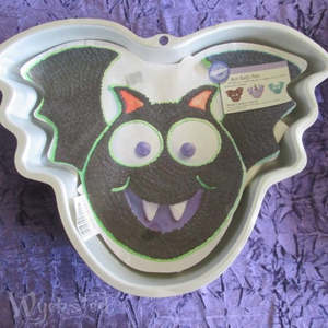 Baking Pan Wilton Just Batty - Clearance Stuff