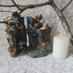 Seasons And Sabbats: Haunted House 2 - Preloved