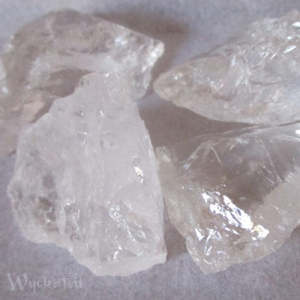 Crystals And Gemstones: Quartz Rough Crystal 13-15gm