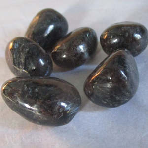 Crystals And Gemstones: Arfvedsonite Crystal 7-9gm