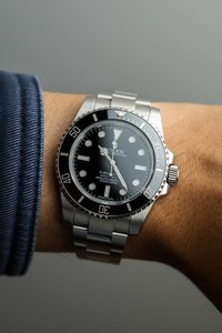 Rolex Submariner No Date Ref. 114060 2017 w/ Box & Papers