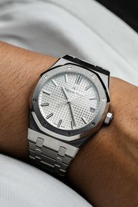 Modern: Audemars Piguet Royal Oak 41mm Ref. 15500ST.OO.1220ST.04 'White' Dial 2022 w/ Box & Papers