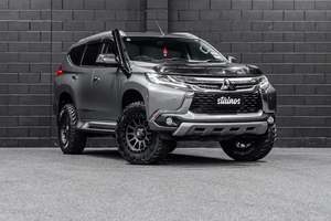 Frontpage: STAINOS Mitsubishi Pajero 2020+ Short Entry Snorkel Kit