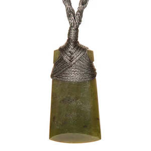 Pounamu Carvings: Small Pounamu Toki Pendant