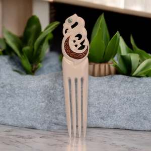 Bone Heru Comb: Bone Manaia Heru