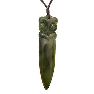 Pounamu Carvings: Pounamu Taiaha Upoko Pendant