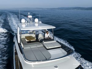 Absolute 52 Fly the Absolute Direction Wins the 2025 Motorboat Awards