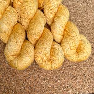 Merlin Merino Linen Fingering: Alchemy ~ Merlin ~ Merino Linen Singles