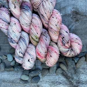 Fingering 4ply: Libra ~ Tweedy ~ Donegal Nep Merino Sock