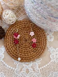Micro Crochet Jewellery: Micro Crochet Puffy Blossom Mismatch Earrings