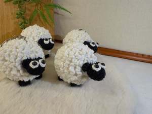 Crochet Decoration: Curly Sheep Keychain