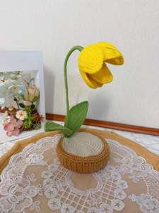 Crochet Floral Art: Tulip Table Lamp