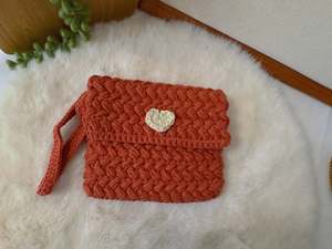 Crochet Bags: Vintage Red Wallet