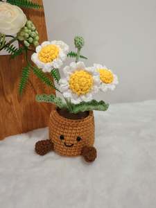 Crochet Floral Art: Happy Daisy Pot