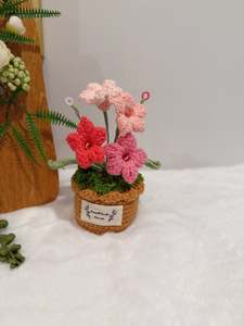 Crochet Floral Art: Bellflowers Pot