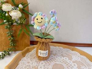 Crochet Floral Art: Happy Face Vase