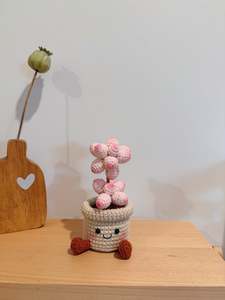 Crochet Floral Art: Happy Moonstones Pot