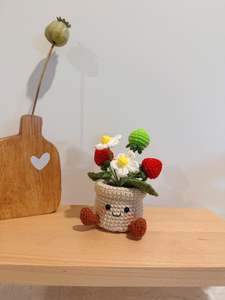 Crochet Floral Art: Happy Strawberry Pot