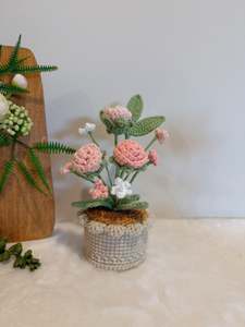 Baby’s Breath & Roses Pot