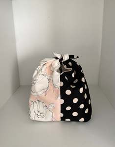 Japanese Style Mini Obento Bag (Pink Sheep & Dots on Black)