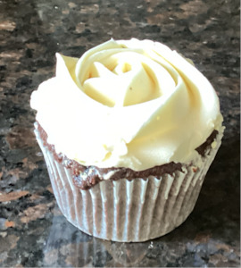 Cupcakes: Chocolate Cupcake w/ Vanilla Frosting