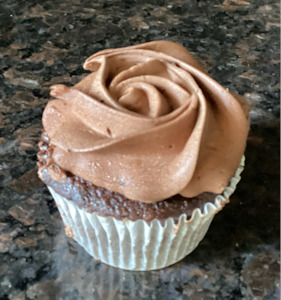 Cupcakes: Chocolate Cupcake w/ Chocolate Frosting