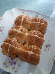 Breads Buns: 6 Pack Traditional Hot Cross Buns