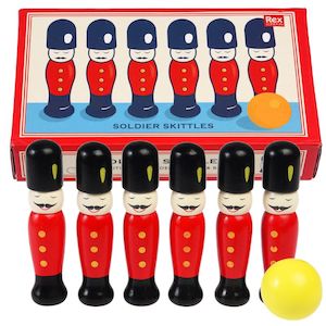 Wooden Toys: Soldier skittles