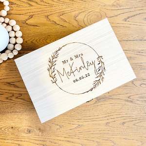 Couples Keepsake Boxes: Surname wreath keepsake box