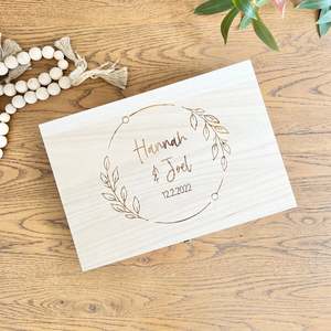 Couples Keepsake Boxes: First names wreath keepsake box