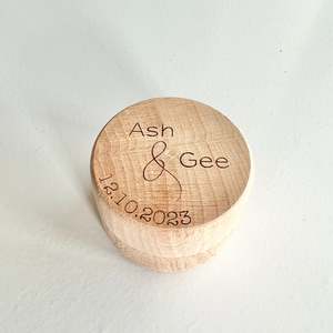 Ring Boxes: Couples ring box - Names