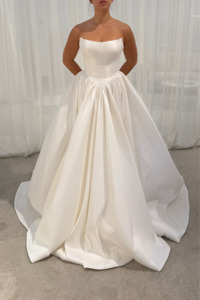 Dresses: Valery