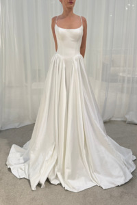 Dresses: Jianna